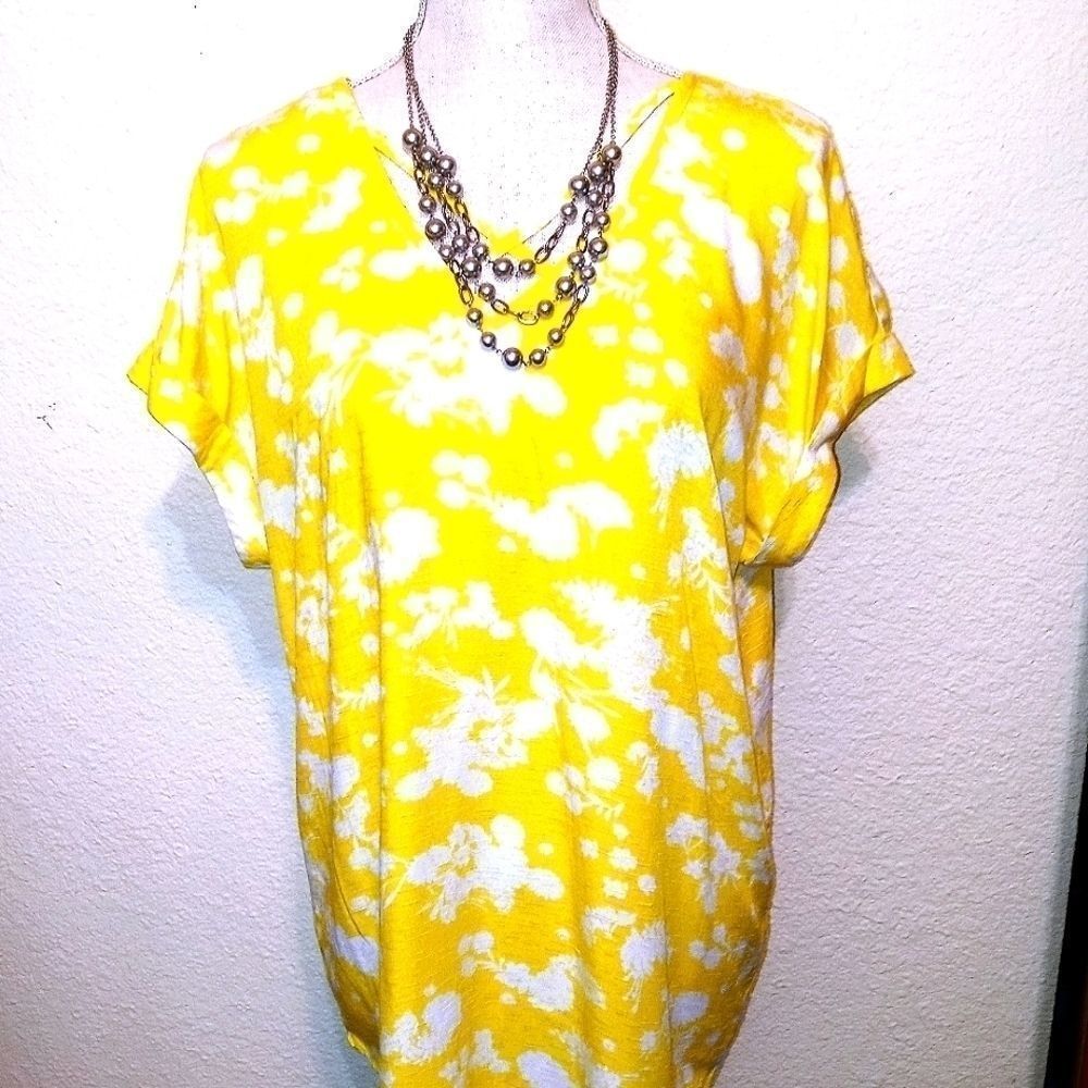 a.n.a Yellow Blouse with White Flowers